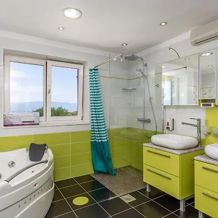 With Pool, Jacuzzi, Sauna, Fitness, Playground & Wine Cellar *