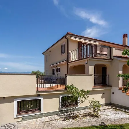 With Pool, Jacuzzi, Sauna, Fitness, Playground & Wine Cellar Willa Gostinjac