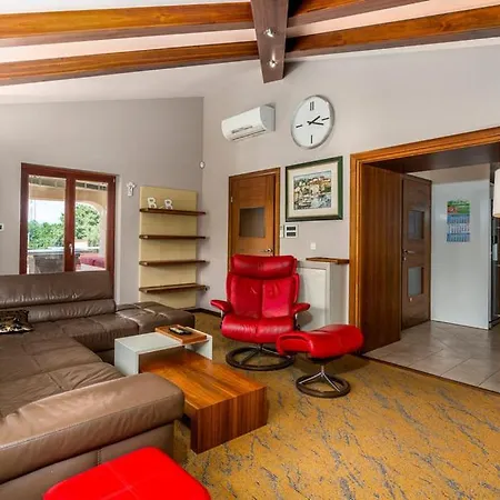 With Pool, Jacuzzi, Sauna, Fitness, Playground & Wine Cellar Gostinjac
