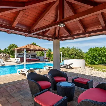 With Pool, Jacuzzi, Sauna, Fitness, Playground & Wine Cellar *