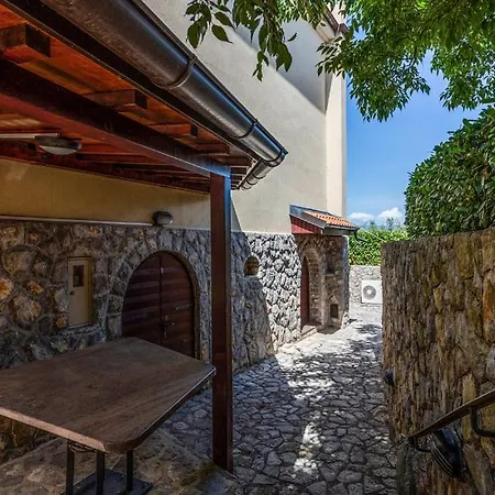 With Pool, Jacuzzi, Sauna, Fitness, Playground & Wine Cellar Gostinjac