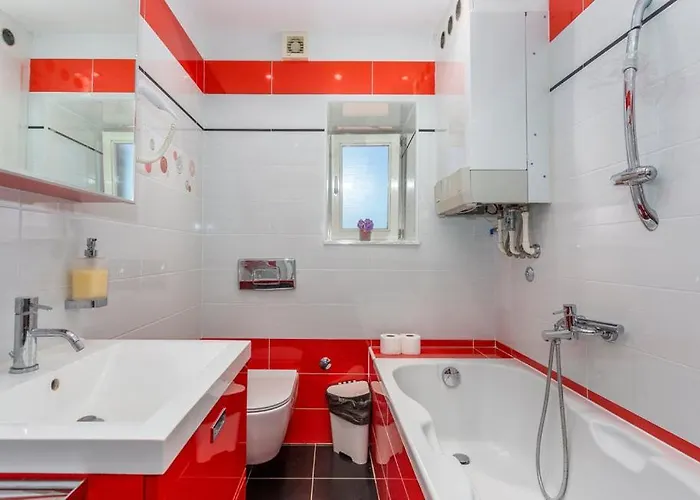 Vila With Pool, Jacuzzi, Sauna, Fitness, Playground & Wine Cellar