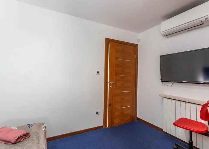 With Pool, Jacuzzi, Sauna, Fitness, Playground & Wine Cellar Vila