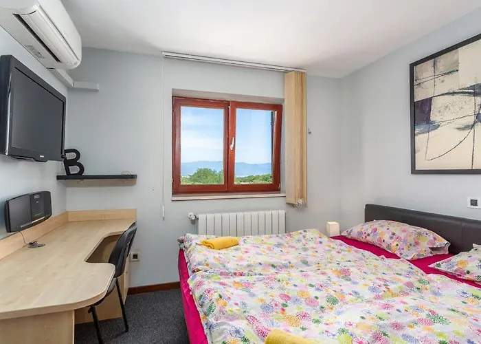 With Pool, Jacuzzi, Sauna, Fitness, Playground & Wine Cellar Vila Gostinjac