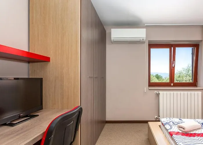 With Pool, Jacuzzi, Sauna, Fitness, Playground & Wine Cellar Vila