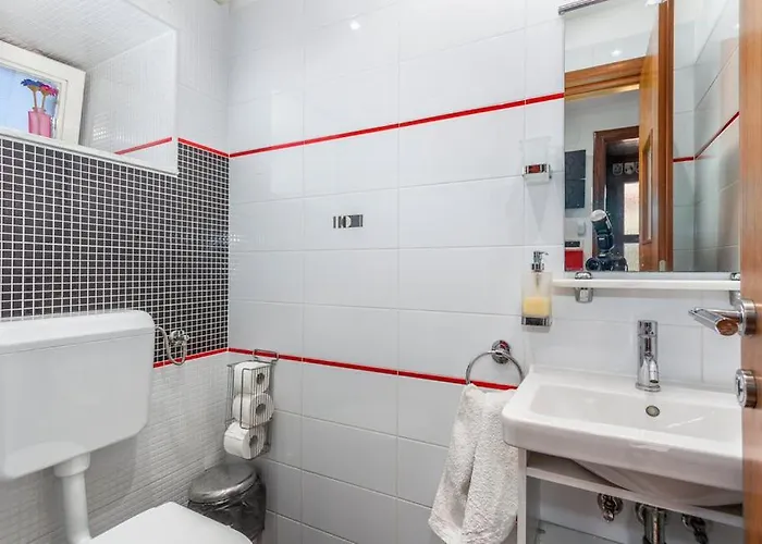With Pool, Jacuzzi, Sauna, Fitness, Playground & Wine Cellar Vila *