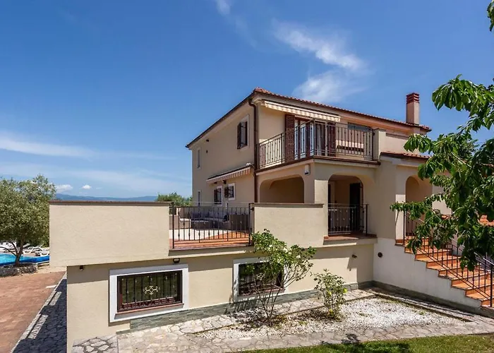 With Pool, Jacuzzi, Sauna, Fitness, Playground & Wine Cellar Vila Gostinjac