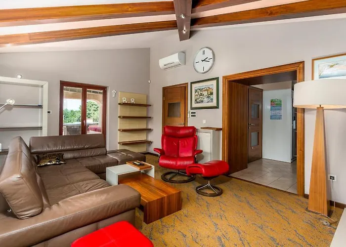 With Pool, Jacuzzi, Sauna, Fitness, Playground & Wine Cellar Gostinjac