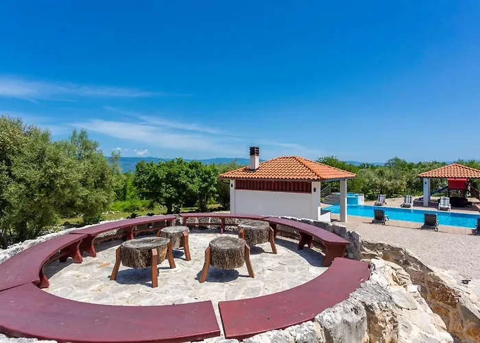 With Pool, Jacuzzi, Sauna, Fitness, Playground & Wine Cellar Gostinjac