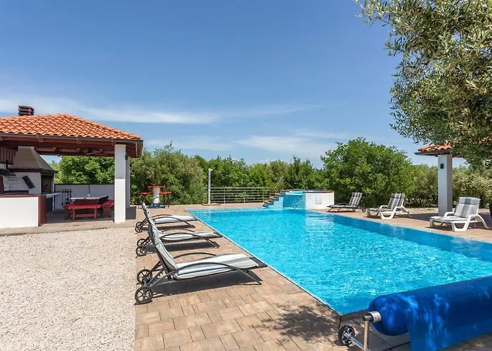 With Pool, Jacuzzi, Sauna, Fitness, Playground & Wine Cellar Vila Gostinjac