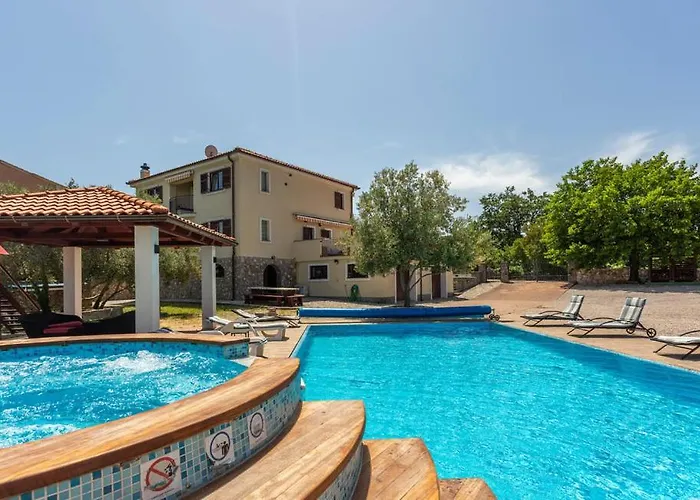 With Pool, Jacuzzi, Sauna, Fitness, Playground & Wine Cellar Gostinjac