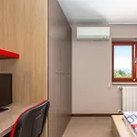 With Pool, Jacuzzi, Sauna, Fitness, Playground&wine Cellar Villa