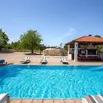 Villa With Pool, Jacuzzi, Sauna, Fitness, Playground&wine Cellar
