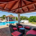 With Pool, Jacuzzi, Sauna, Fitness, Playground&wine Cellar *