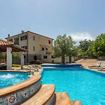With Pool, Jacuzzi, Sauna, Fitness, Playground&wine Cellar Gostinjac