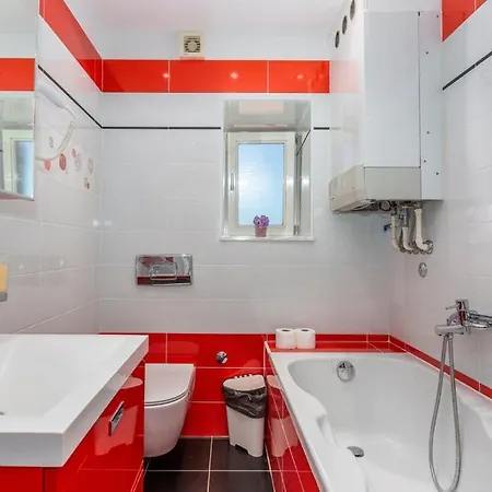 Вилла With Pool, Jacuzzi, Sauna, Fitness, Playground & Wine Cellar