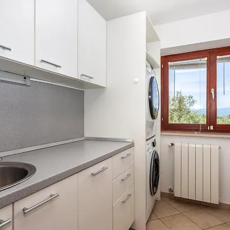 With Pool, Jacuzzi, Sauna, Fitness, Playground & Wine Cellar Вилла *