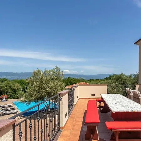 With Pool, Jacuzzi, Sauna, Fitness, Playground & Wine Cellar Villa Gostinjac