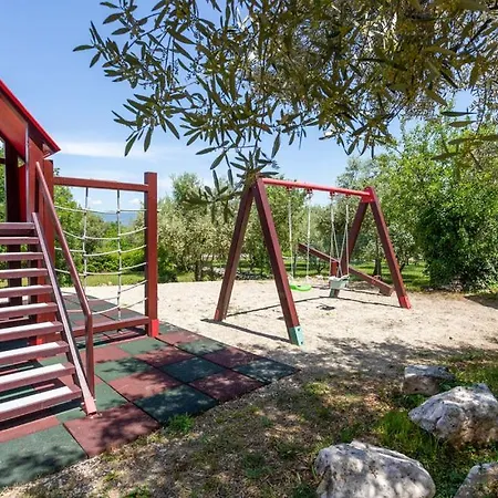With Pool, Jacuzzi, Sauna, Fitness, Playground & Wine Cellar *