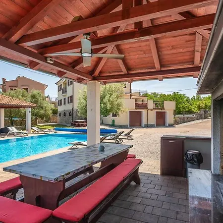 Вилла With Pool, Jacuzzi, Sauna, Fitness, Playground & Wine Cellar Gostinjac
