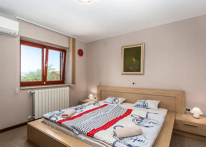 With Pool, Jacuzzi, Sauna, Fitness, Playground & Wine Cellar * Gostinjac
