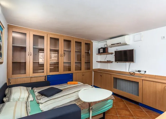 With Pool, Jacuzzi, Sauna, Fitness, Playground & Wine Cellar Vila *