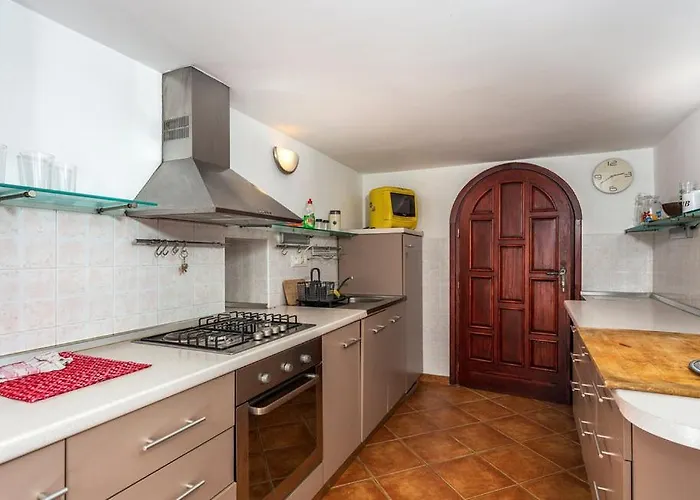 With Pool, Jacuzzi, Sauna, Fitness, Playground & Wine Cellar * Gostinjac
