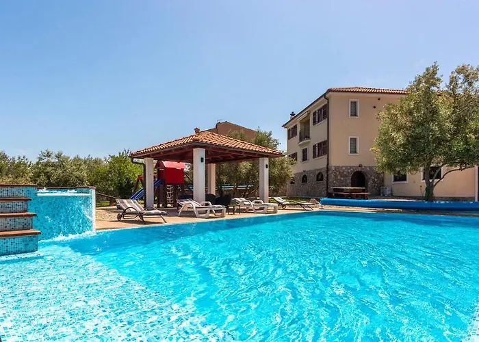 With Pool, Jacuzzi, Sauna, Fitness, Playground & Wine Cellar *