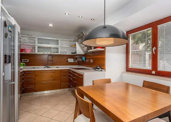 With Pool, Jacuzzi, Sauna, Fitness, Playground & Wine Cellar Vila