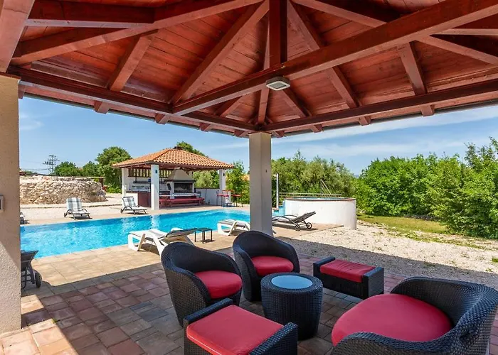 With Pool, Jacuzzi, Sauna, Fitness, Playground & Wine Cellar *