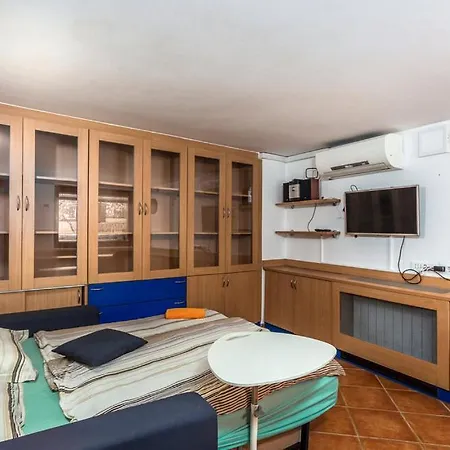 With Pool, Jacuzzi, Sauna, Fitness, Playground&wine Cellar Villa *