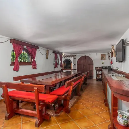 Villa With Pool, Jacuzzi, Sauna, Fitness, Playground&wine Cellar *