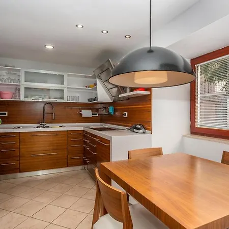 With Pool, Jacuzzi, Sauna, Fitness, Playground&wine Cellar Villa