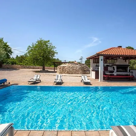 Villa With Pool, Jacuzzi, Sauna, Fitness, Playground&wine Cellar