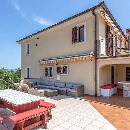 With Pool, Jacuzzi, Sauna, Fitness, Playground&wine Cellar Villa *