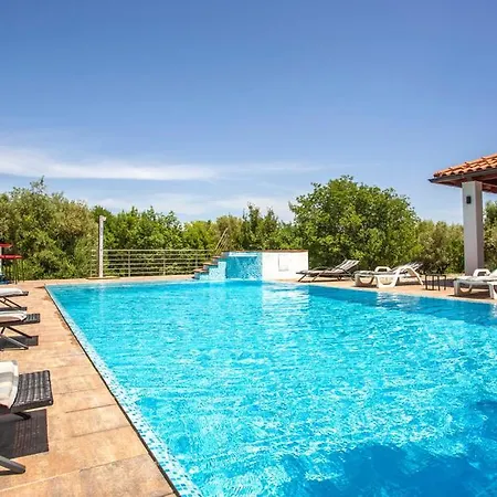 With Pool, Jacuzzi, Sauna, Fitness, Playground&wine Cellar * Gostinjac